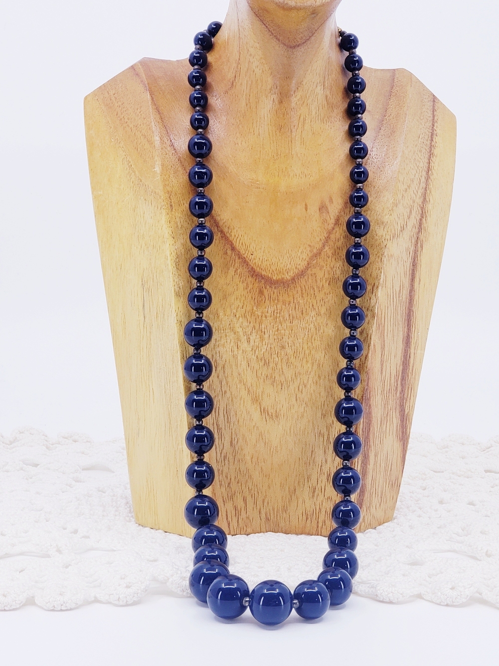 A2022 Classic Navy Long Lucite Bold Graduated Beaded Necklace 11"